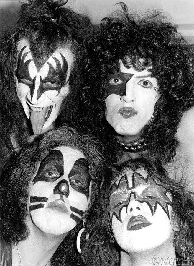 Kiss poster